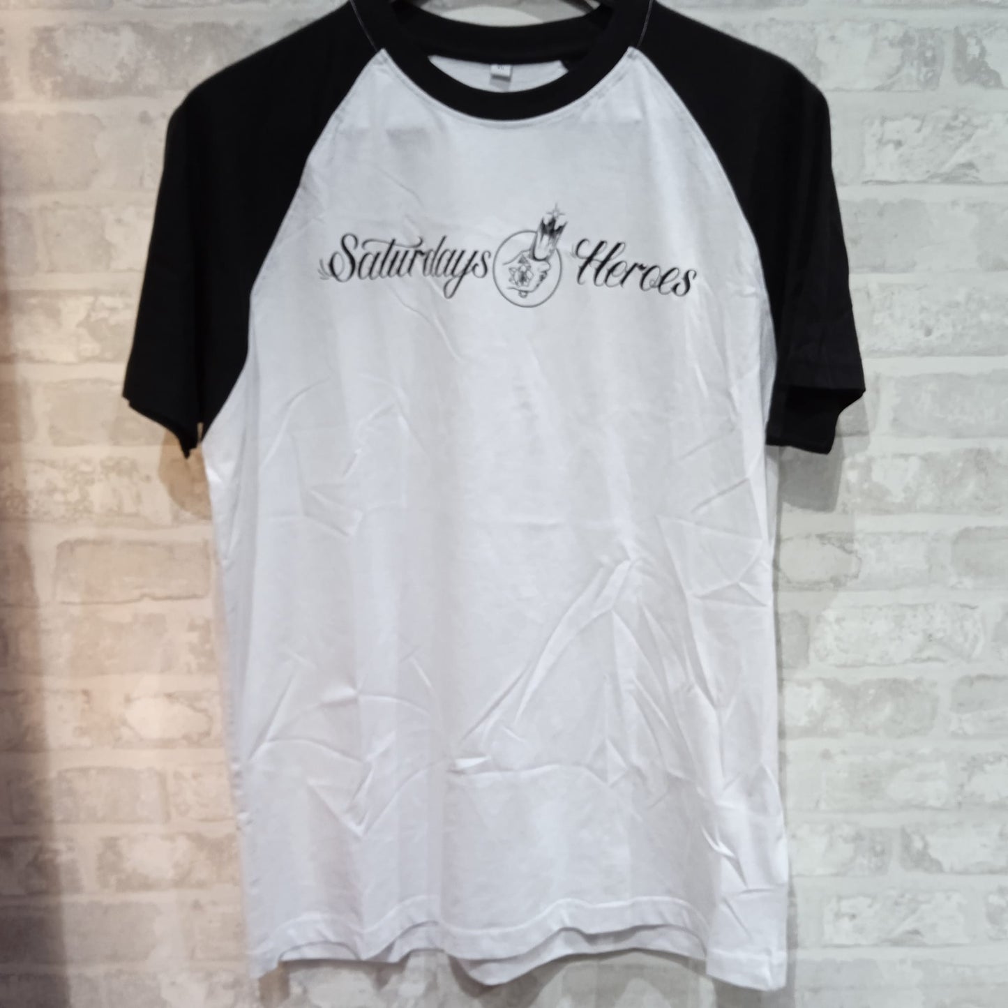 Saturdays Heroes - Blanca Y Negra
